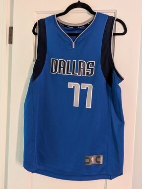 Fanatics Dallas Mavericks Basketball Jersey #77 Donçiç, Medium
